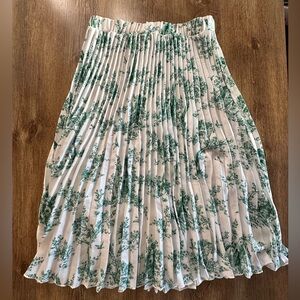 Accordion pleated flowy floral midi skirt